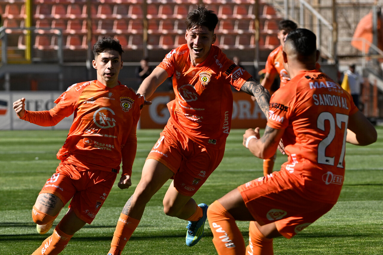 Cobreloa le quita el liderato a Santiago Wanderers