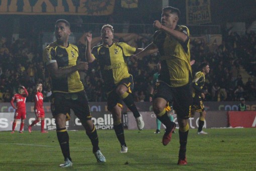 Coquimbo Unido logra agónico triunfo sobre Ñublense