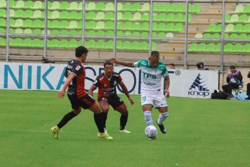Intensa igualdad entre Santiago Wanderers y Antofagasta