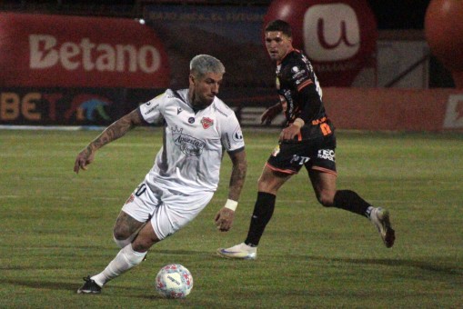 Ñublense festejó en El Salvador