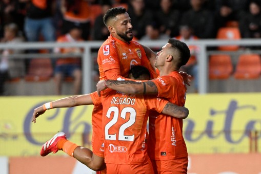 Cobreloa se mantiene en la cima