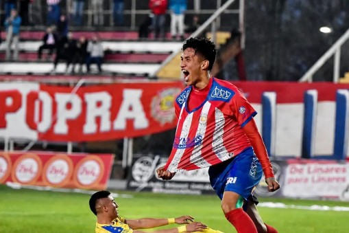 Linares goleó a Colchagua y va por el ascenso