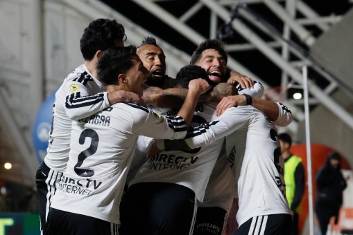 Colo Colo supera a Unión La Calera y se afianza como líder
