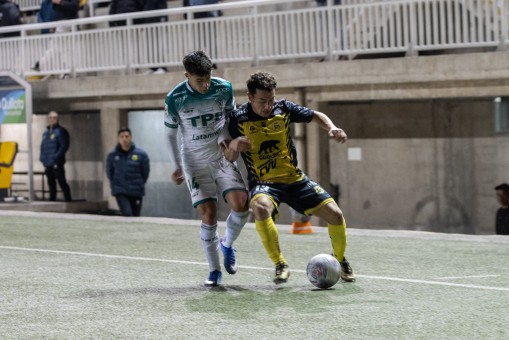 Wanderers resiste y vuelve al liderato
